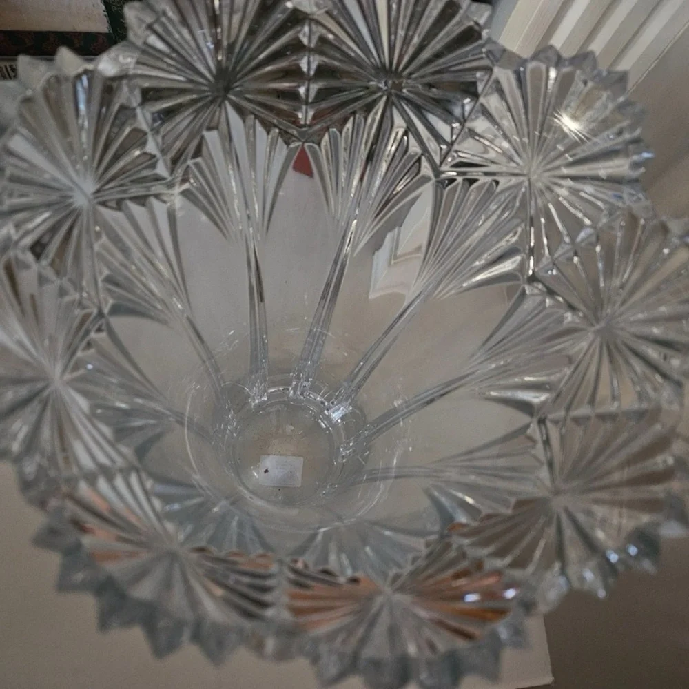 VTG 90’s MIKASA “DUCHESS“ Flair 14”Vase Lead Crystal shark teeth edges Like New